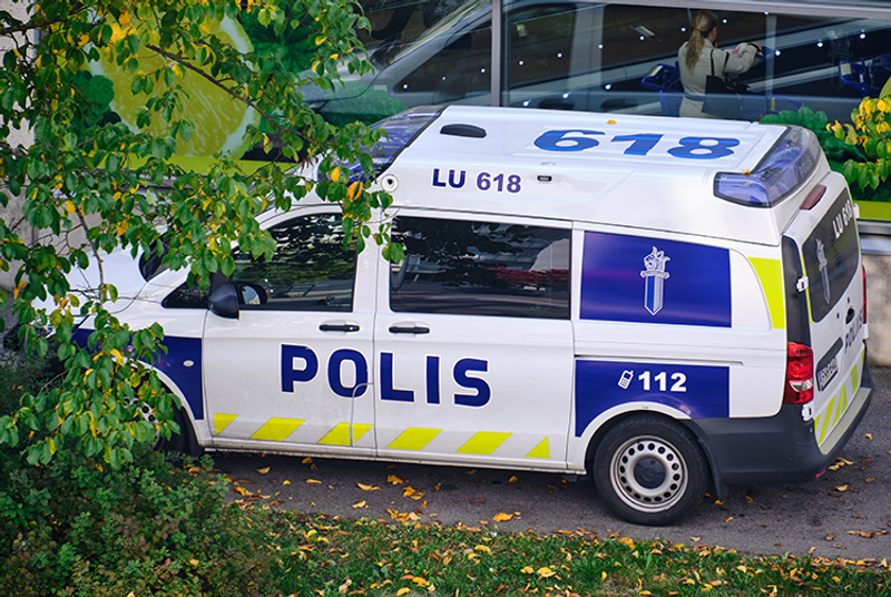 Poliisiauto pysäköitynä