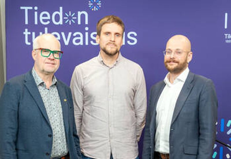 Kuvassa Tiedon tulevaisuus -podcastissa koulutuksesta keskustelleet Markus Sovalta, Mika Witting 